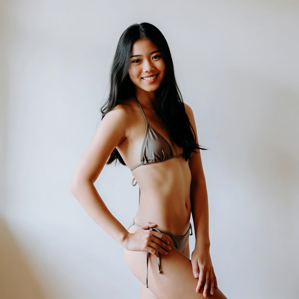 Miami-based adult content creator available for collaboration